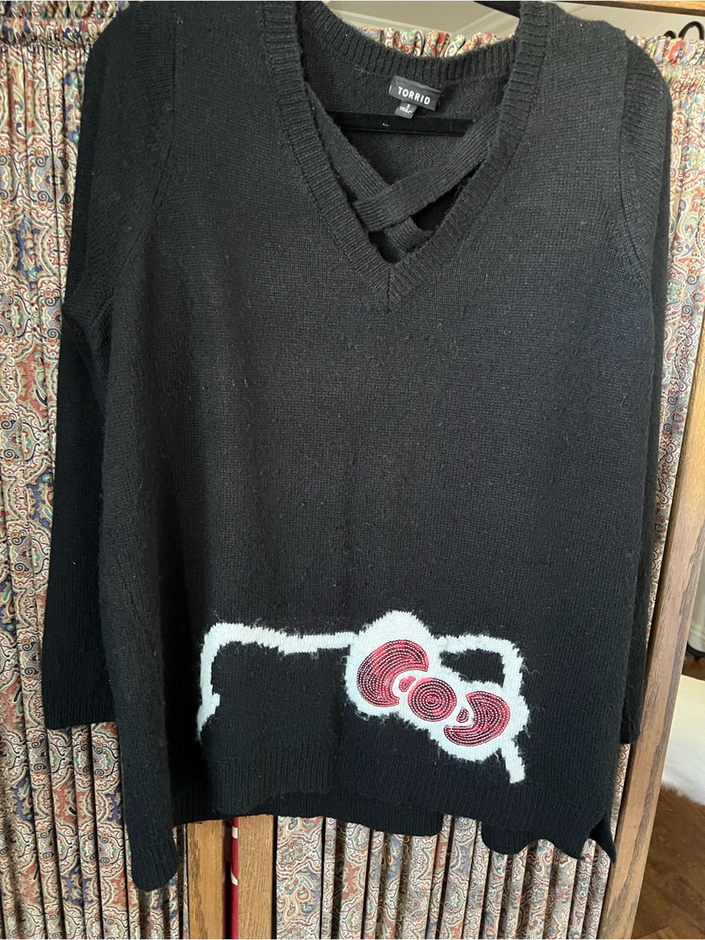 torrid Black V-Neck Sweater with White Hem Graphic and Red Accent
HELLO KITYY